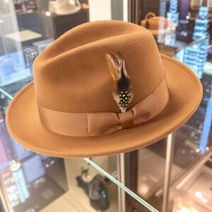 MONTIQUE CAPACHINO LIGHT FELT 2 1/2" WIDE BRIM PINCH FEDORA HAT. H60